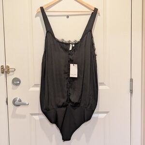 NWT Modern Identity XL Silky Button Front Bodysuit with Eyelash Lace Detail